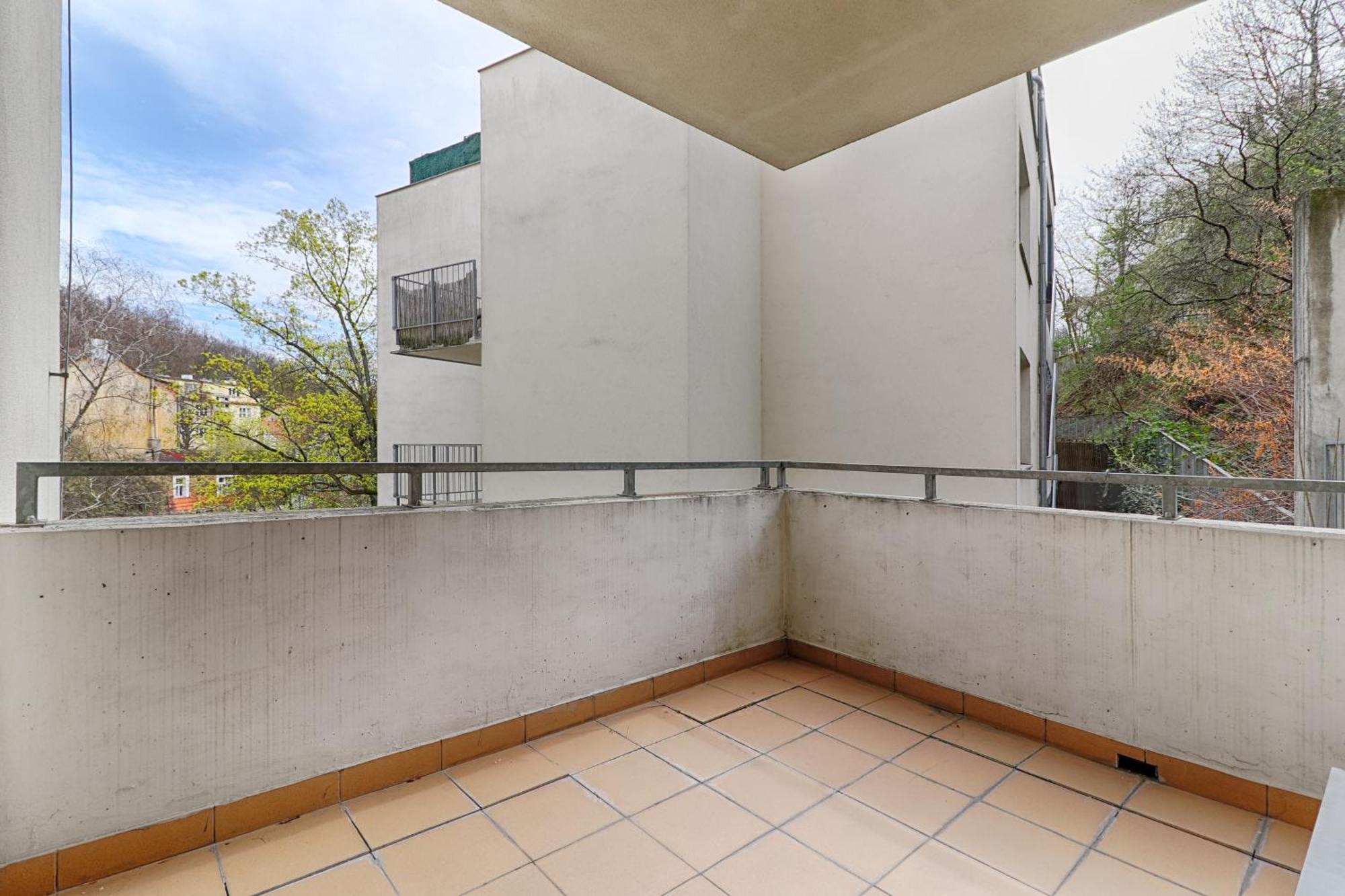 Peace And Comfort Near Center With Balcony, 500mb Wifi 公寓