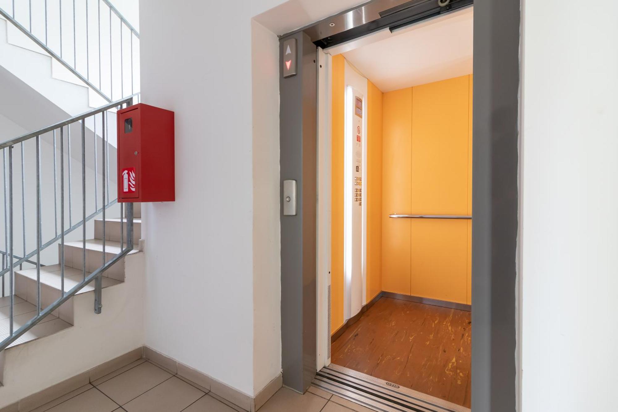 公寓 Peace And Comfort Near Center With Balcony, 500mb Wifi