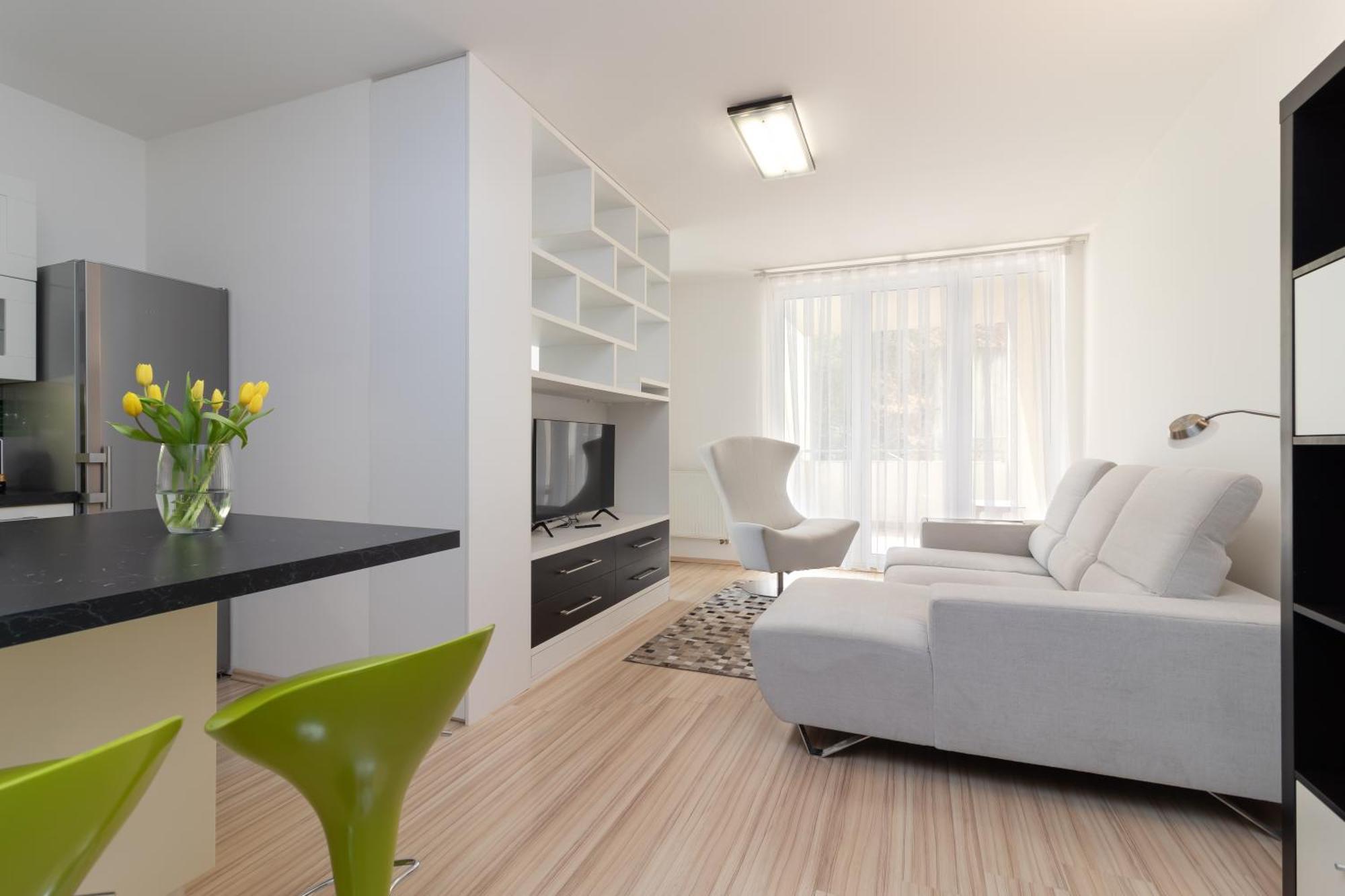 Peace And Comfort Near Center With Balcony, 500mb Wifi 公寓 *